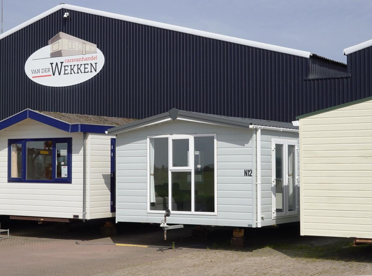 Keurig chalet met 2 slk, dubbel glas en centrale verwarming te koop!