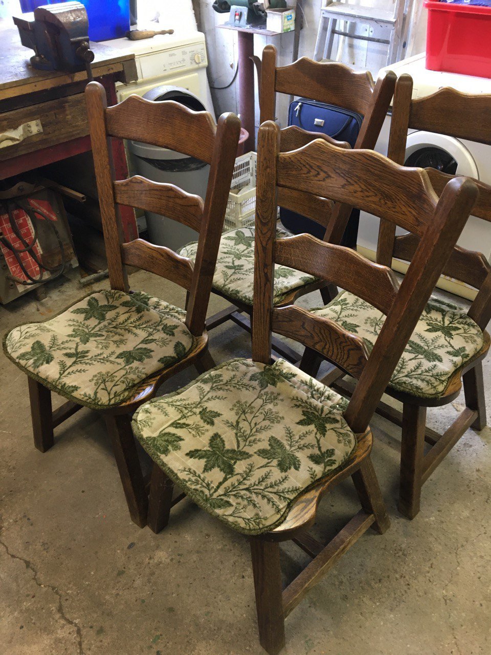 4 houten eetkamer / keuken stoelen