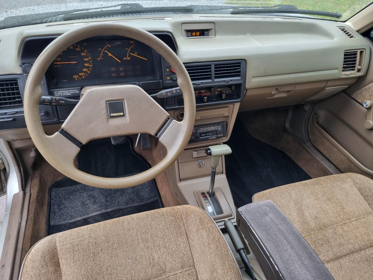 Mazda 323 1.5 GLX Automaat | Voor de liefhebber!