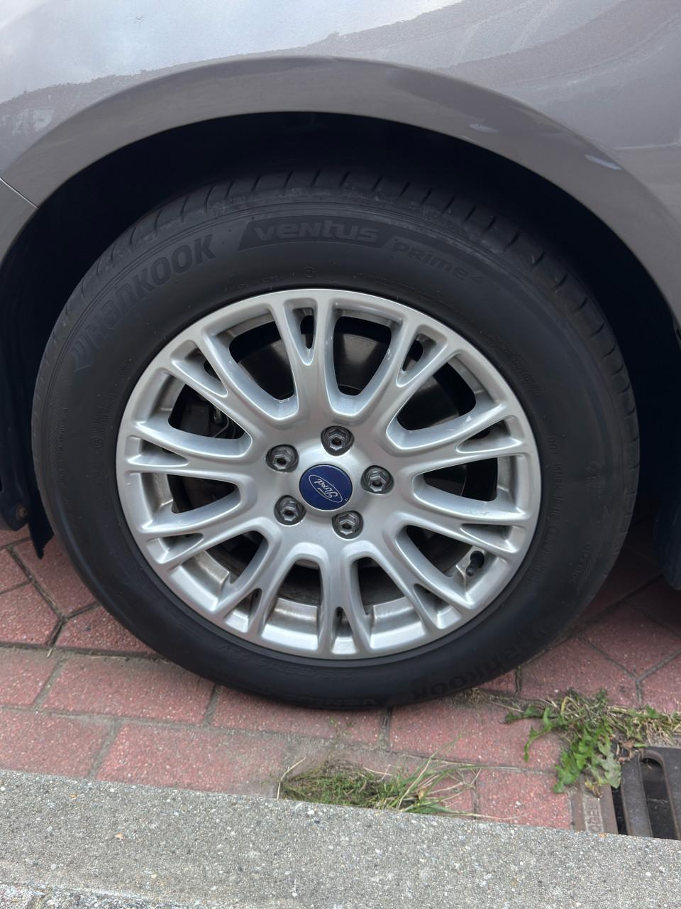 Ford Focus 16 inch lichtmetalen velgen + banden