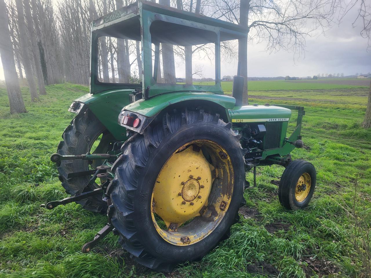 John Deere 2130