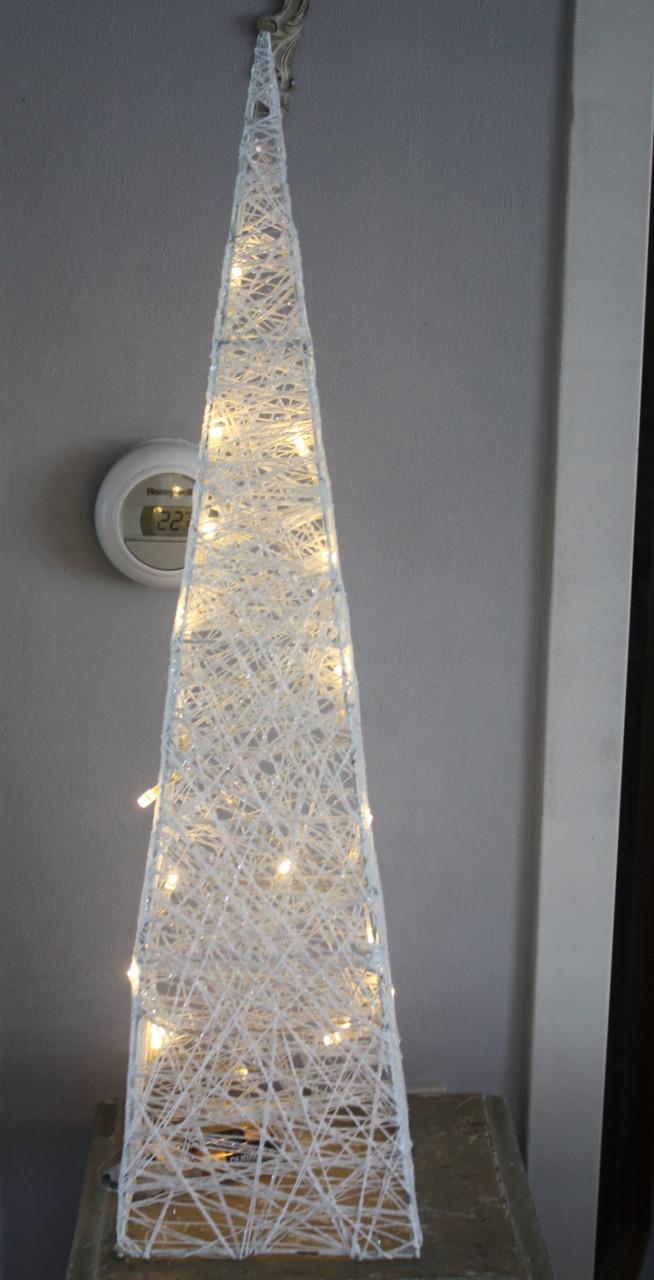 Witte verlichtings piramide