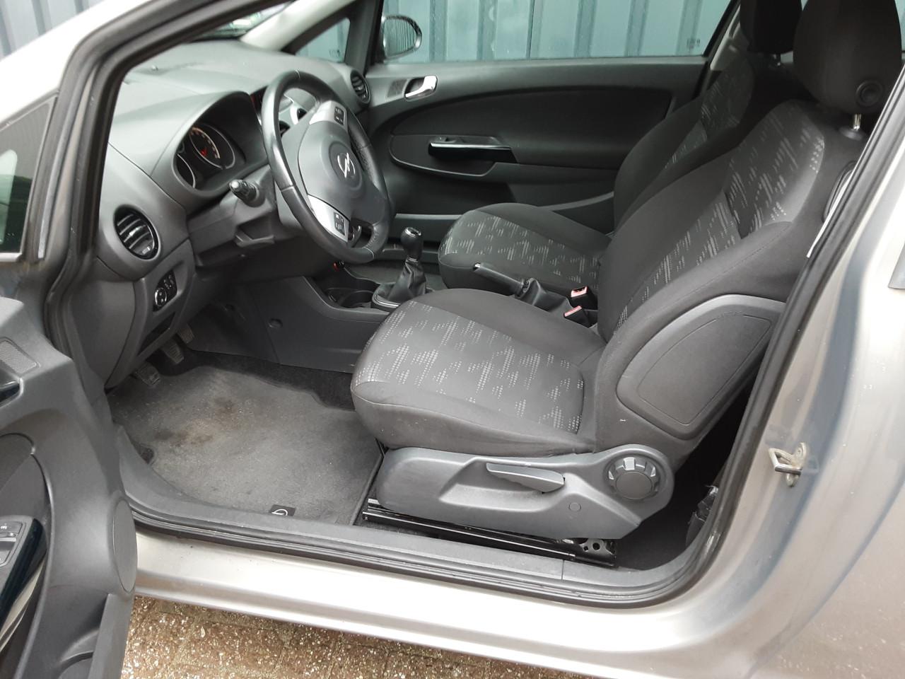 Opel Corsa 1.2-16V Cosmo