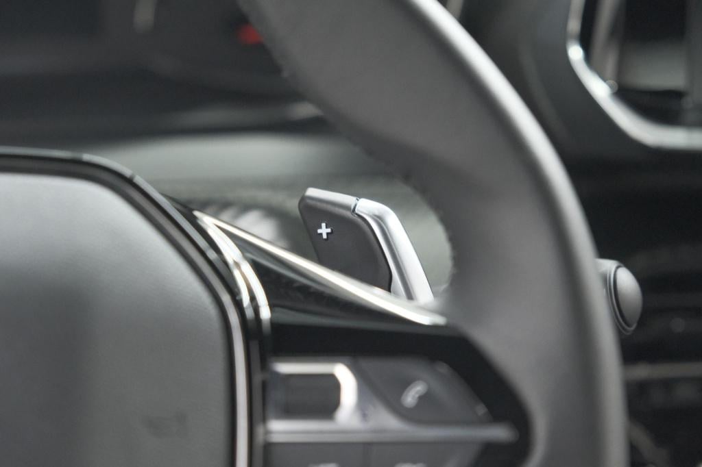 Peugeot 2008 puretech 130 active pack | trekhaak | camera | navigatie | par