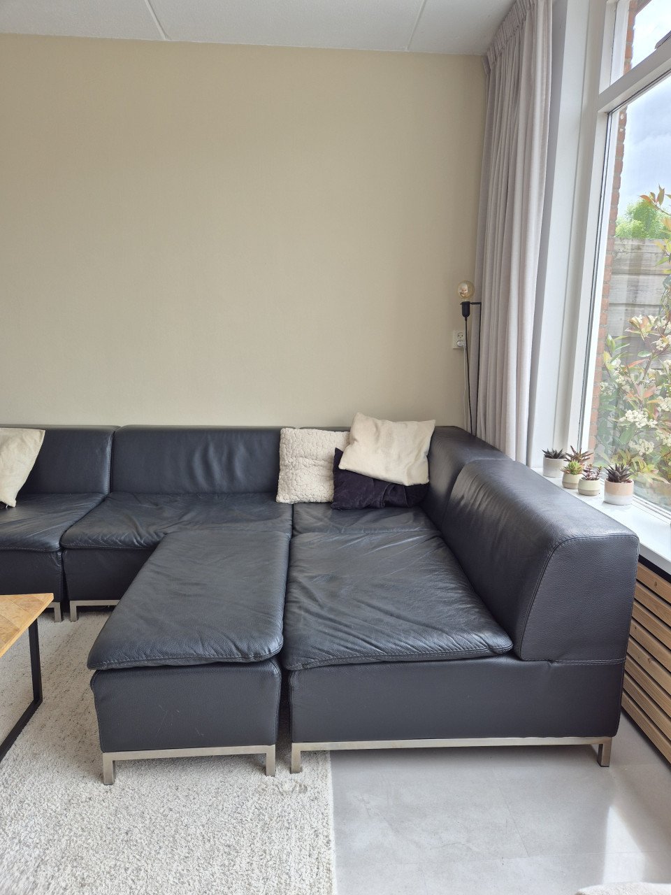 Hoekbank zwart leer Montel incl. hocker