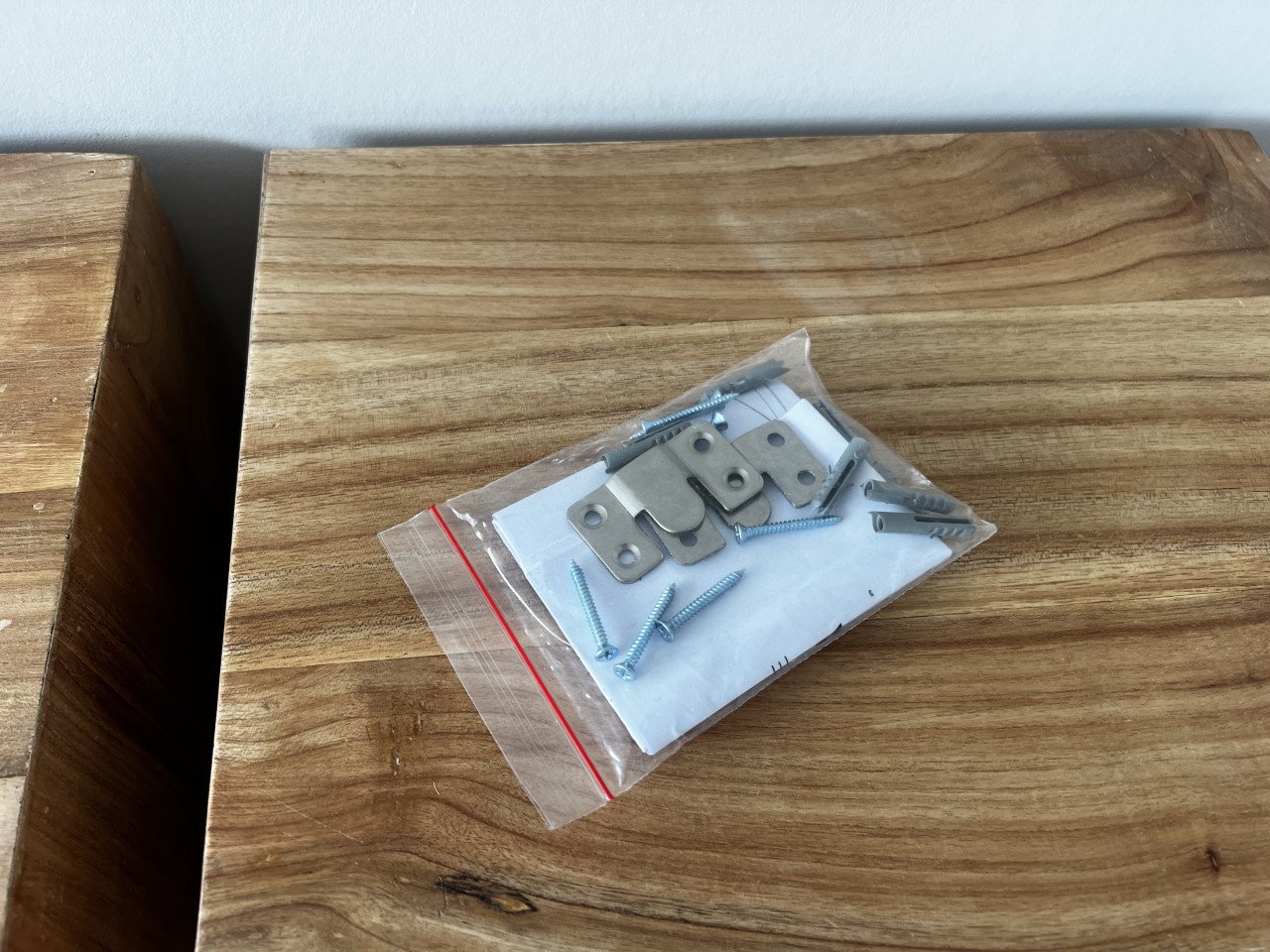 Houten nachtkastjes zwevend