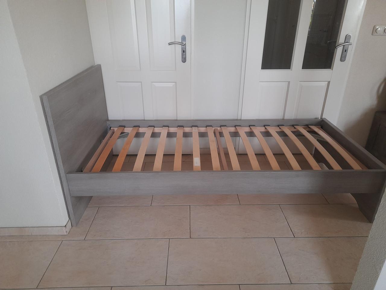 1 Persoons bed 90 x 200 ( in goede staat )