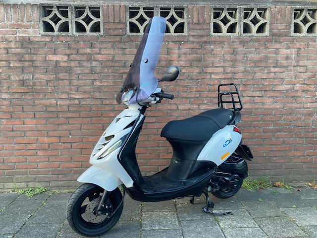 MOOIE VOLLE PIAGGIO ZIP 4 TAKT SNOR SCOOTER ! BOUWJAAR 2014