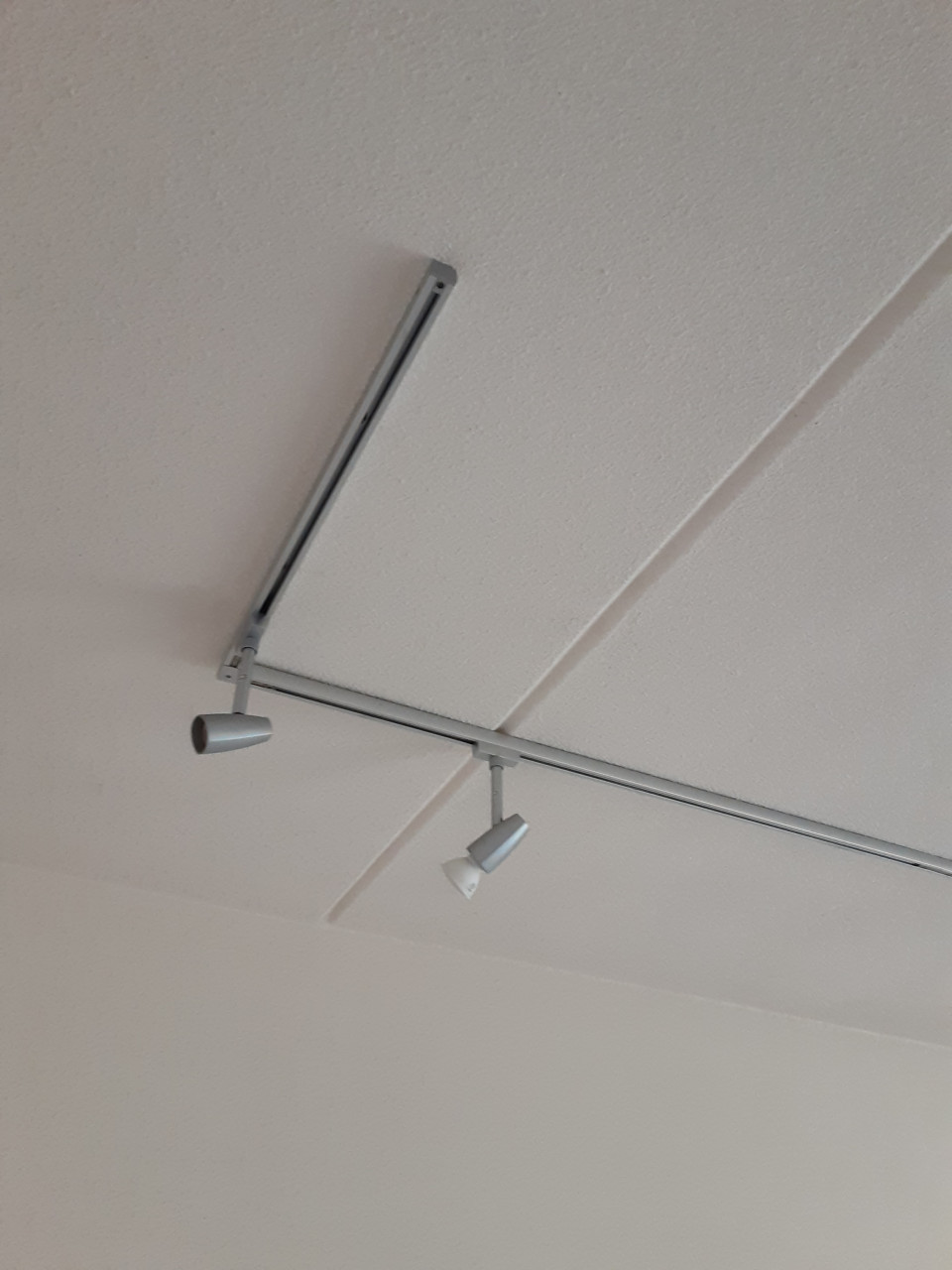 Vloerlamp, rails met 4 spots en rails met 4 (verschuifbare) spots