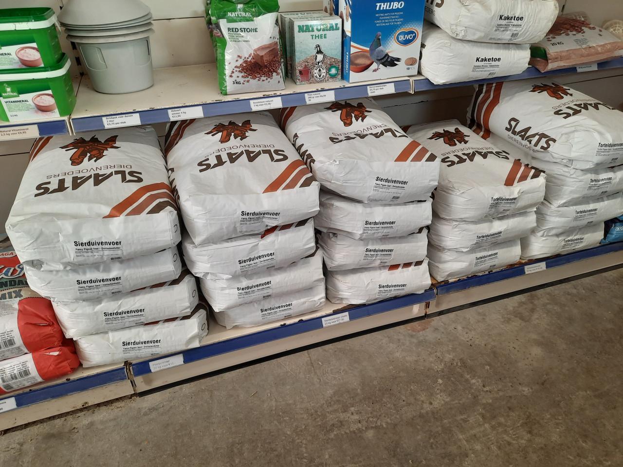 Papegaaienvoer en speelgoed voor papegaaien