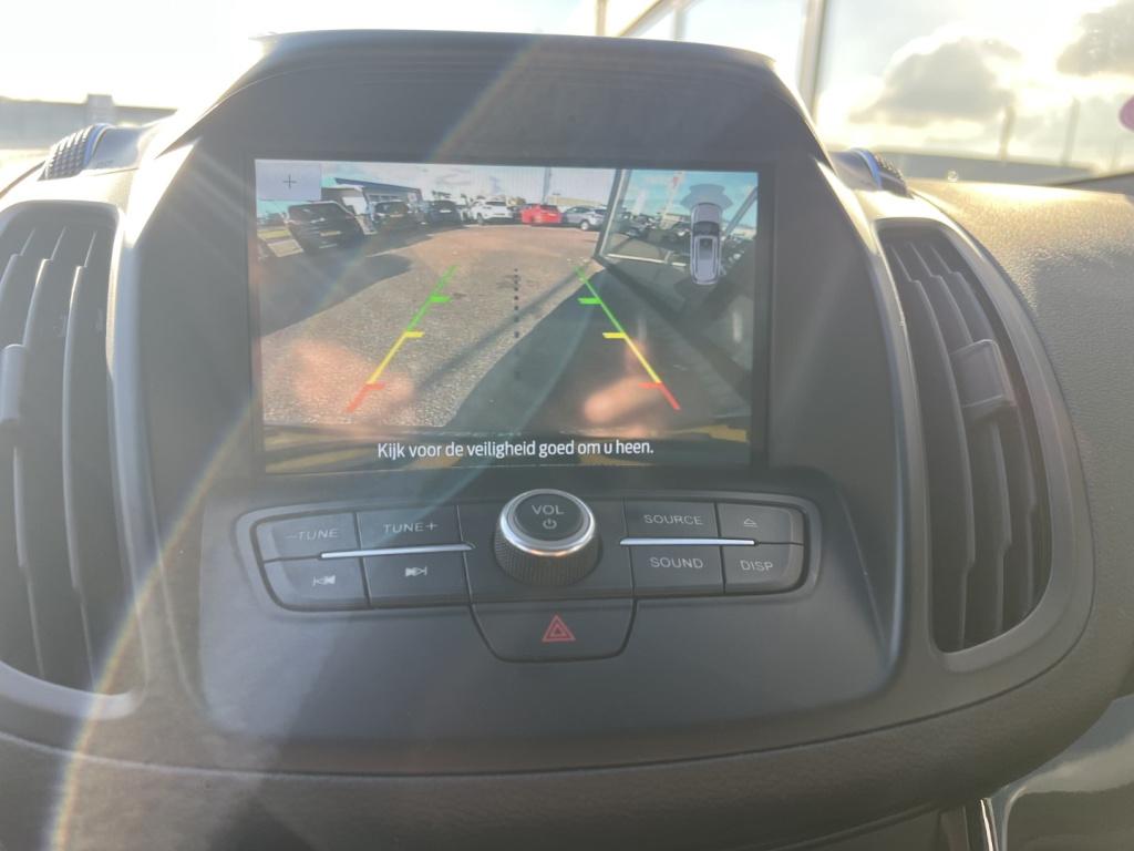 Ford Kuga 1.5 ecoboost 150pk 2wd st line , trekhaak , winterpack