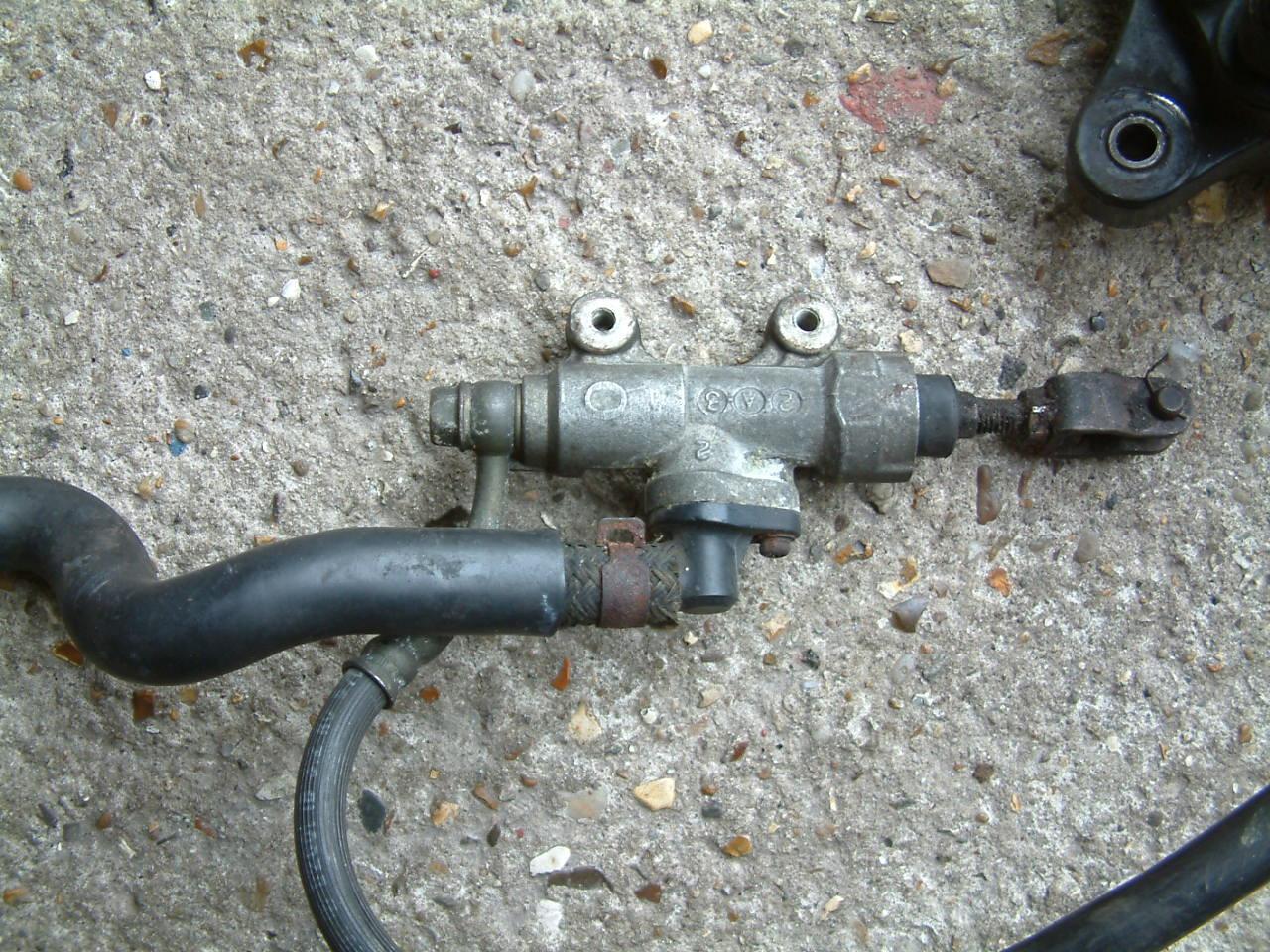 Achterrem met rem  pomp  werkende rem pomp