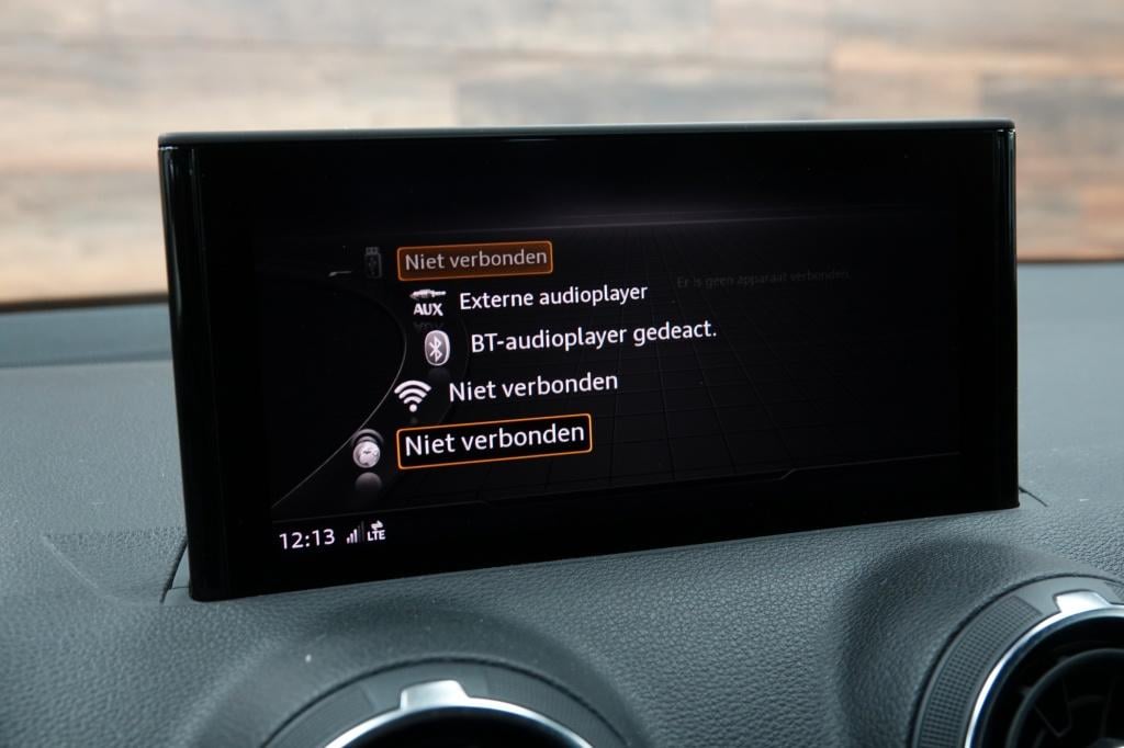 Audi Q2 1.5 tfsi | acc | pdc | carplay | s-line |