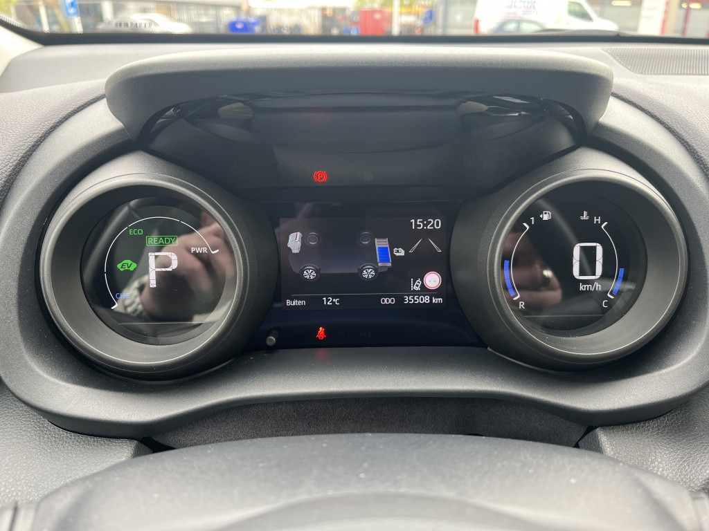 Toyota Yaris | net binnen | 1.5 hyb. dynamic | camera | apple carplay |