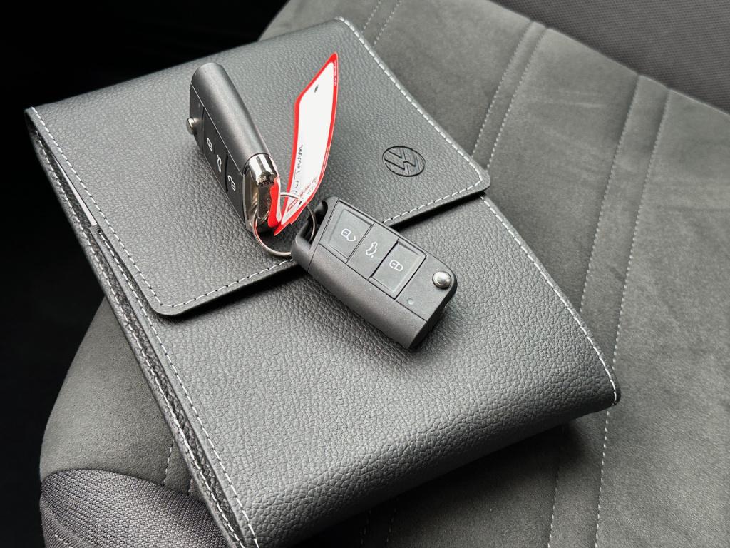 Volkswagen Touran 1.5 tsi 150pk dsg highline 7-persoons | dode hoek | virtu