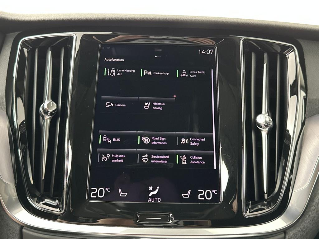 Volvo V60 t6 398pk recharge r-design| camera| trekhaak| stoel+stuur.verw|