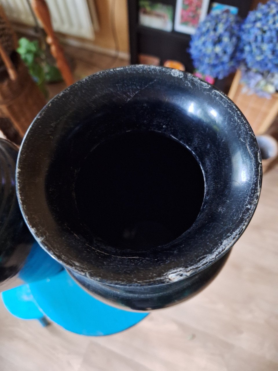 2 metalen vazen