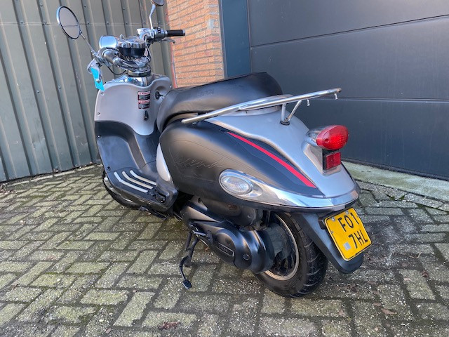 Btc legend luxe retro scooter alles werkt mat zwart nu 499 euro