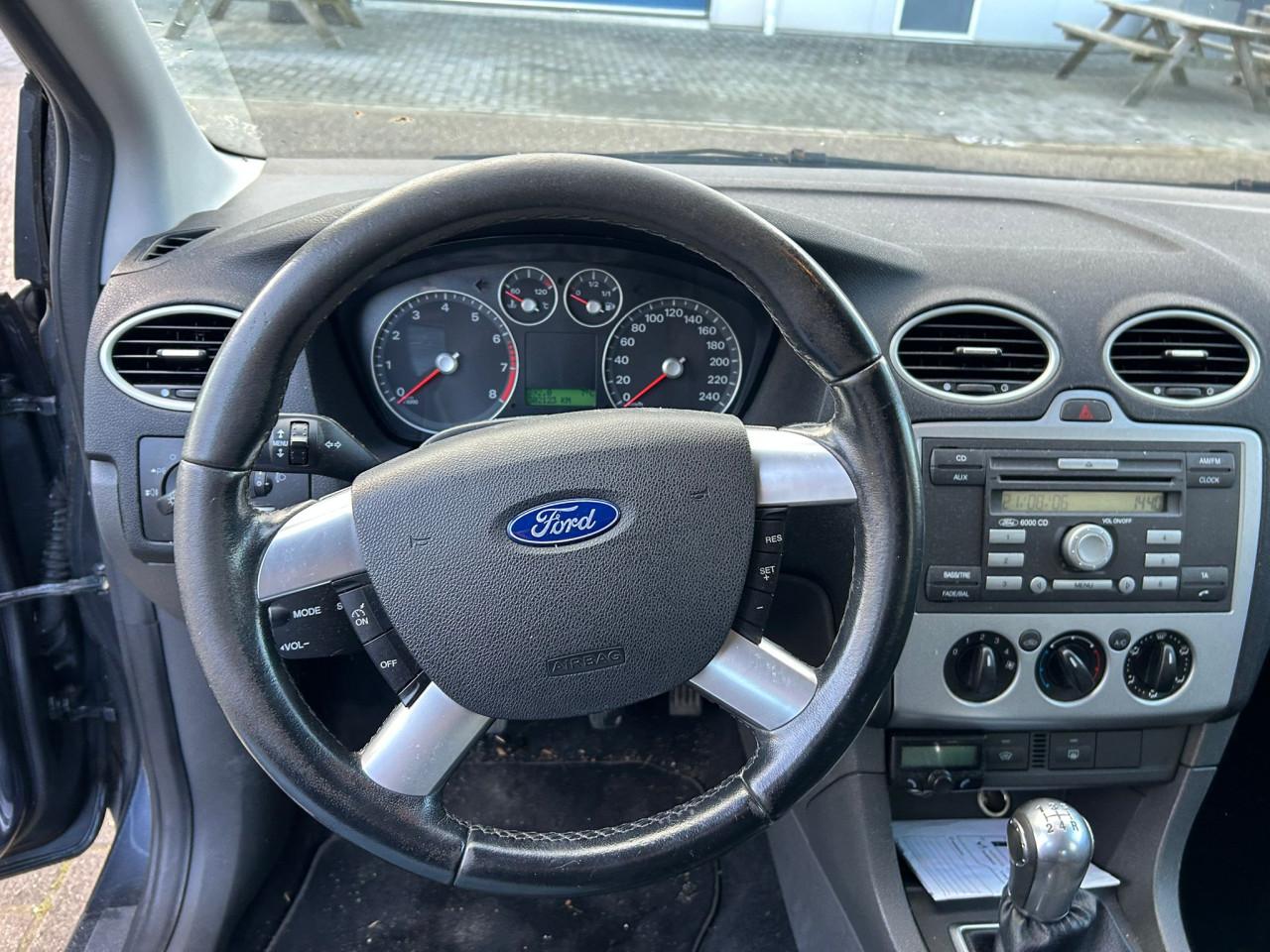 Ford Focus Wagon 1.6-16V Futura In de opties!