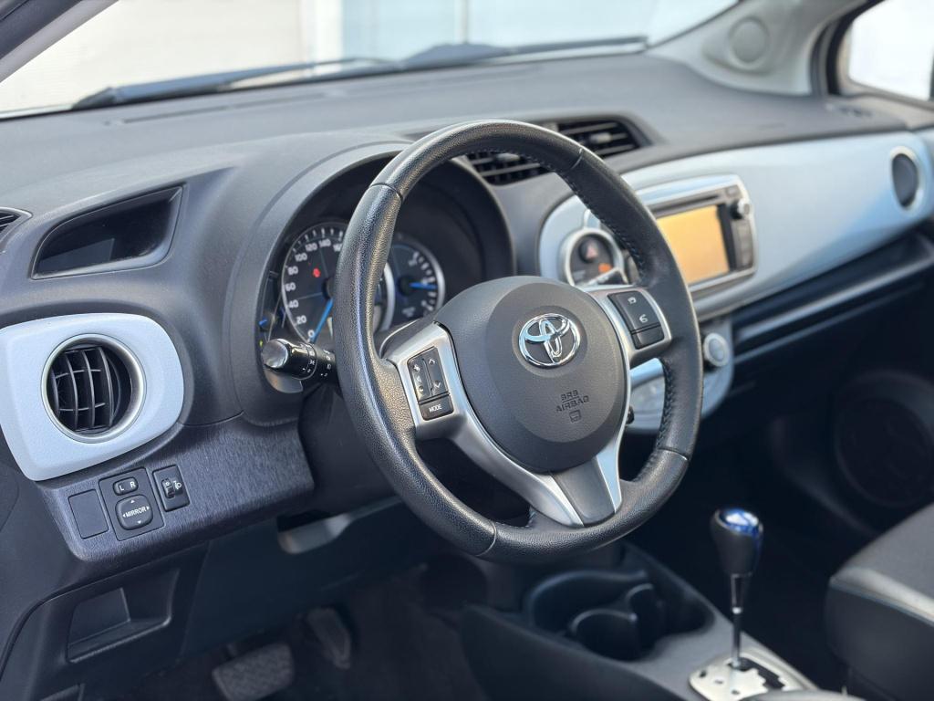 Toyota Yaris 1.5 full hybrid dynamic automaat, camera, panoramadak, navigat