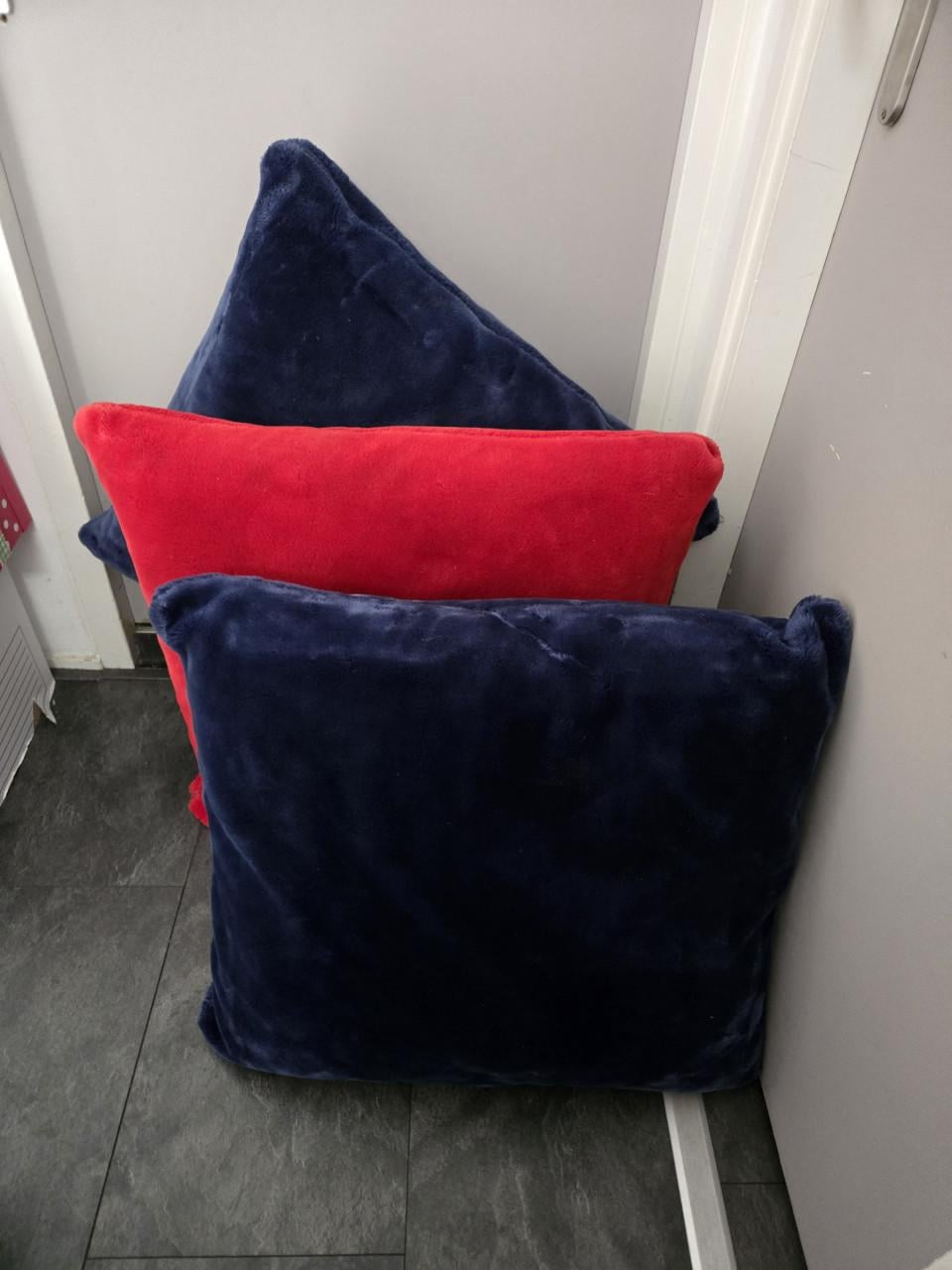 3x pluche kussen van Ikea 72x72cm. Wasbare hoes