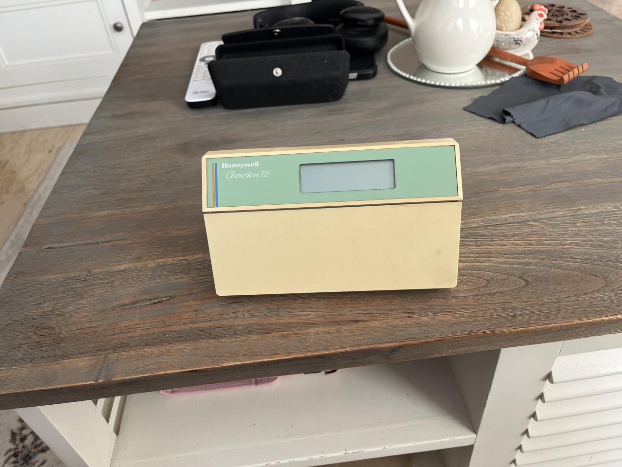 Thermostaat. honeywell. Chromotherm