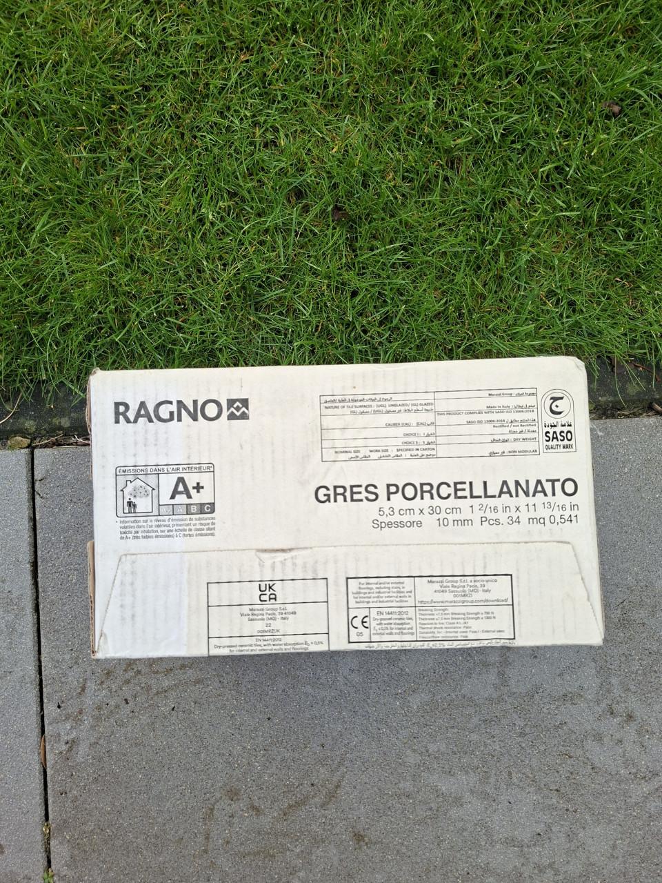 Grijze en zwarte tegels voor badkamer/wc