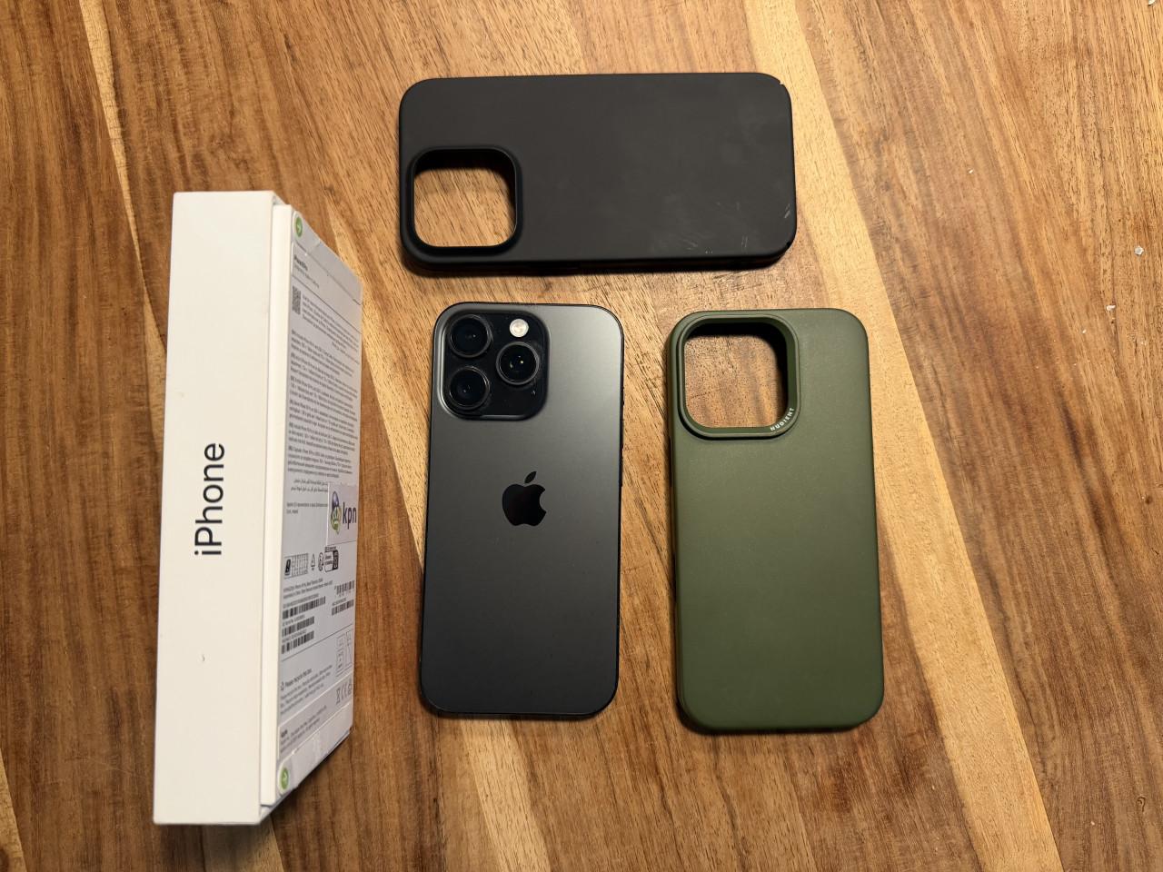 Apple iPhone 16 PRO 256GB met doos en kabel