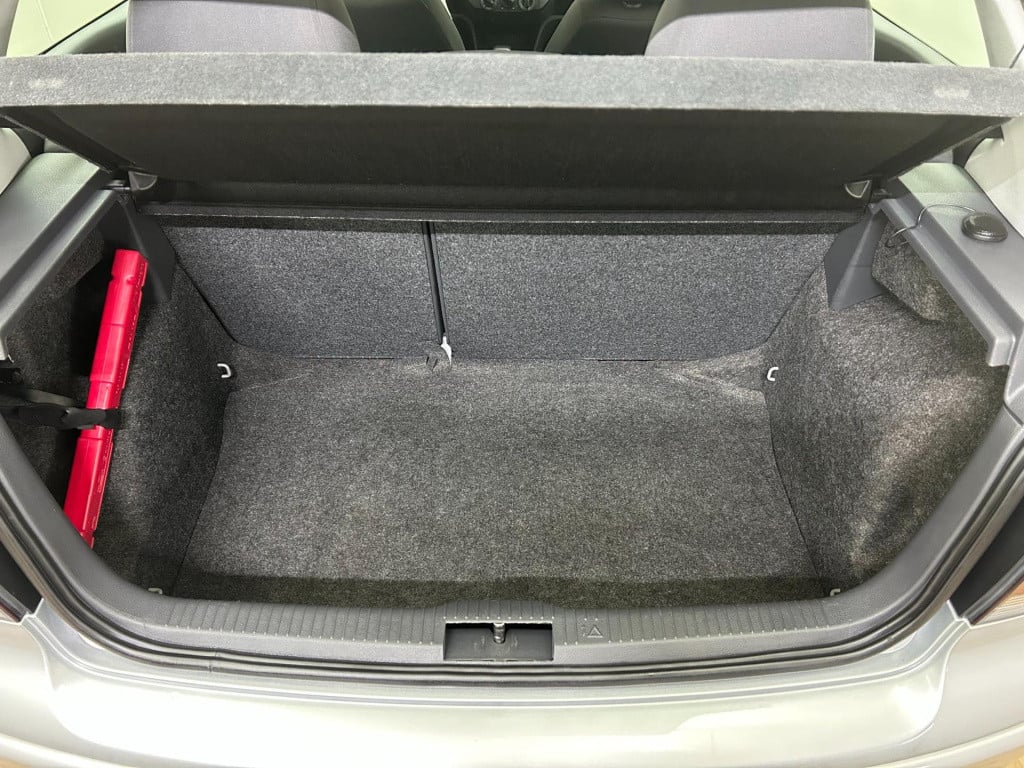 Volkswagen Polo occasion 1.4-16v sportline | grijs | automaat | airco | twe
