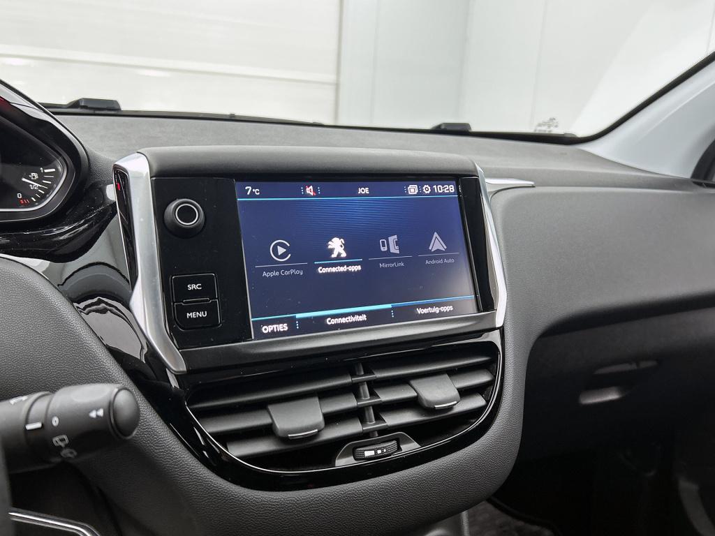 Peugeot 208 82 pk blue lion | rijklaar | trekhaak | navigatie | parkeersens