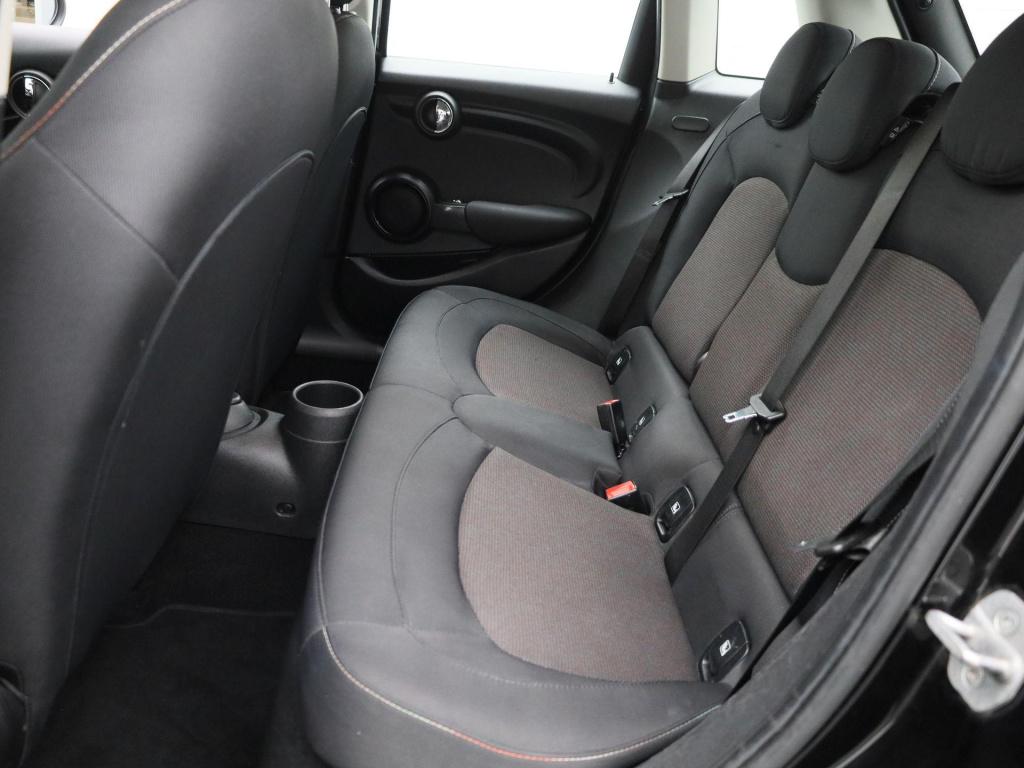 Mini 5-deurs 1.5 one essential | navigatie | lmv | parkeer sensoren | clima