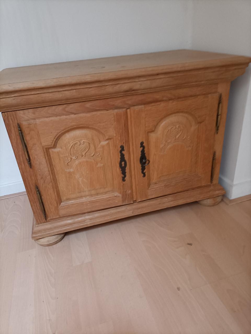 Te koop tv kastje met schuifbaar blad