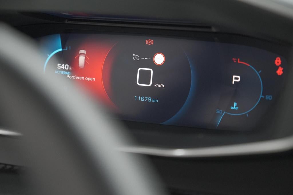 Peugeot 208 puretech 100 eat8 allure pack | camera | navigatie | apple carp