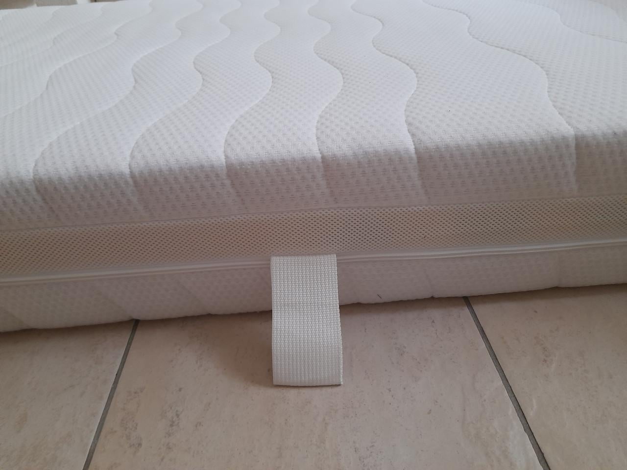 Schuim matras 90 x 200 x 18 (in goede nette staat )