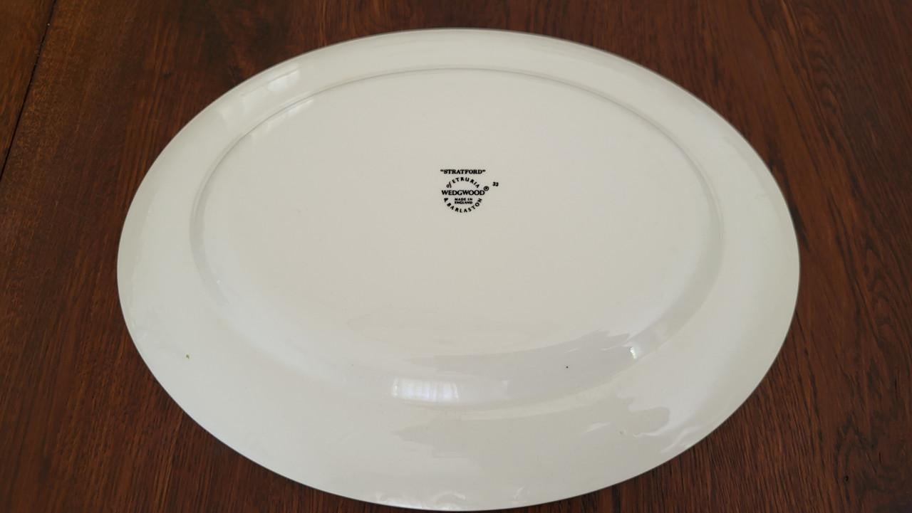 Wedgwood Stratford serveerschaal ovaal 30 x 23 cm