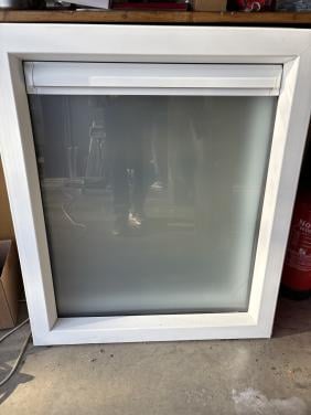 Kozijn raam met melkglas