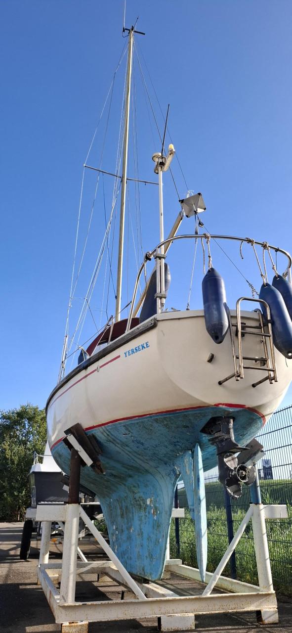 Hurley 700 kajuitzeilboot