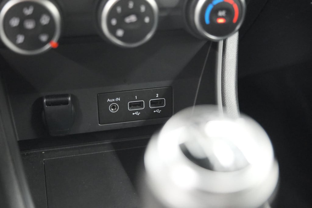 Renault Captur tce 90 evolution | parkeersensoren | navigatie | allseason b