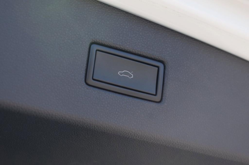 Volkswagen Tiguan 1.5 tsi act r-line | trekhaak | camera | stoelverwarming 
