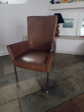 Lederen eetkamer stoelen op wieltjes
