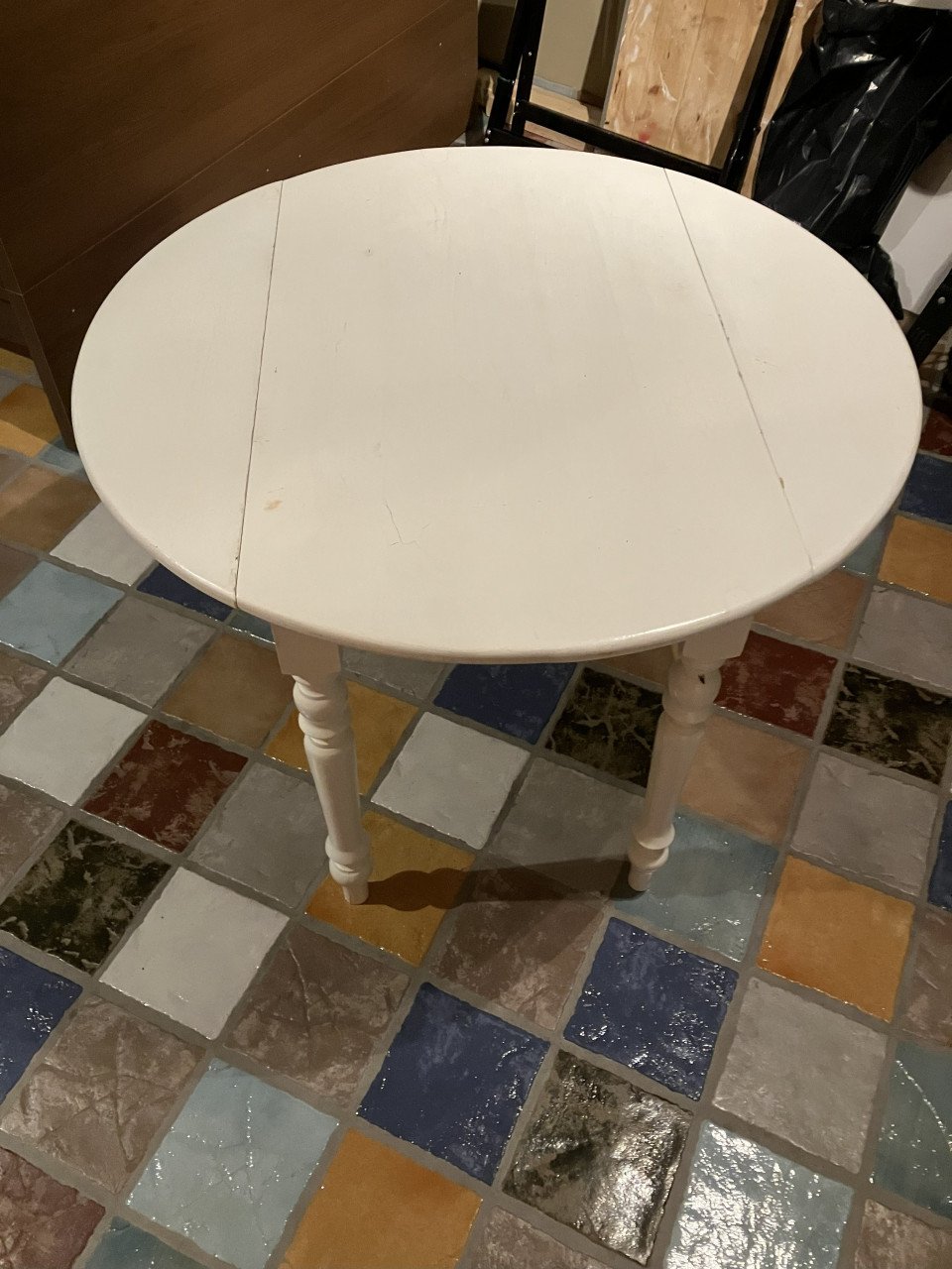 Tafel, 2 stoelen en 2 krukken