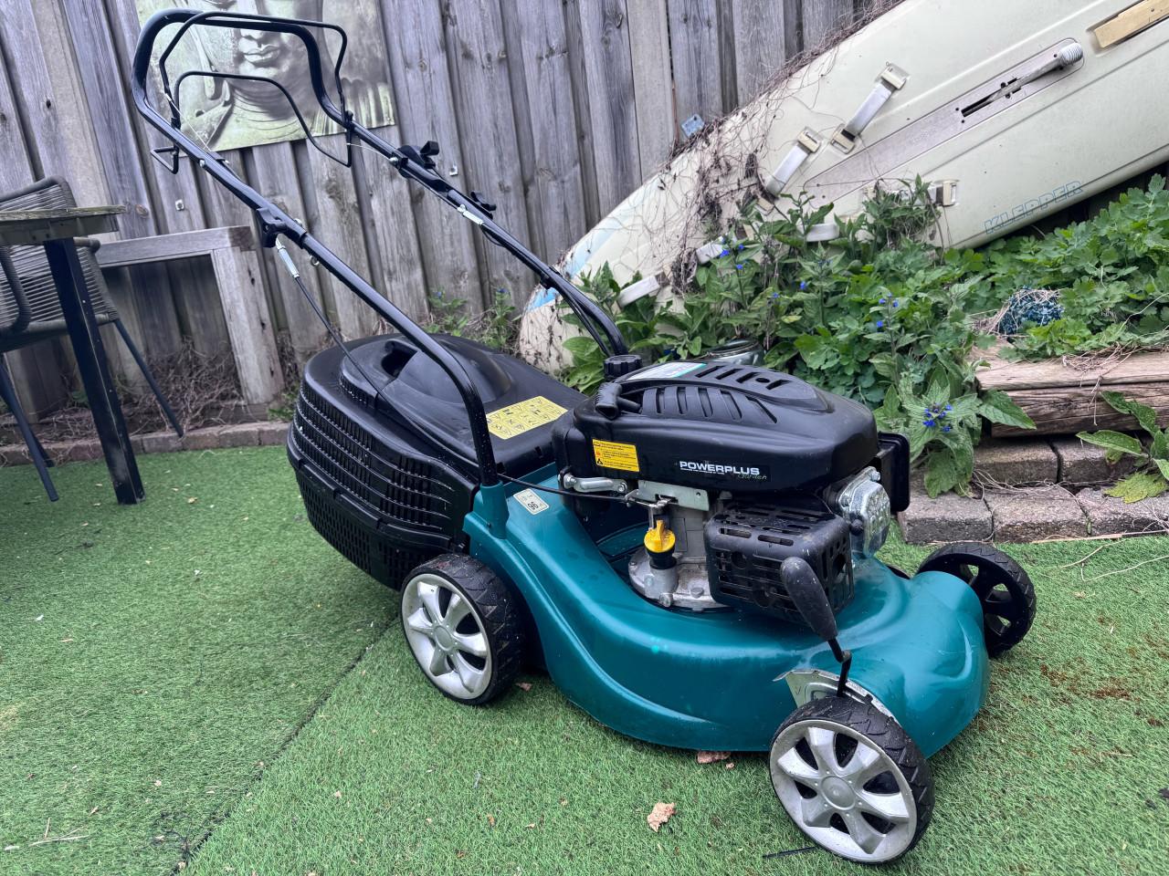 Powerplus 3,5pk benzine grasmaaier zelf-trekkend