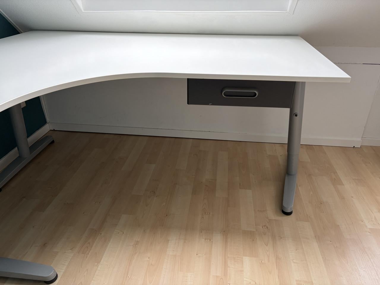 IKEA wit hoekbureau