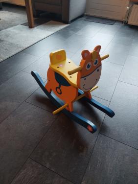 Houten hobbelpaardje GRATIS !!!