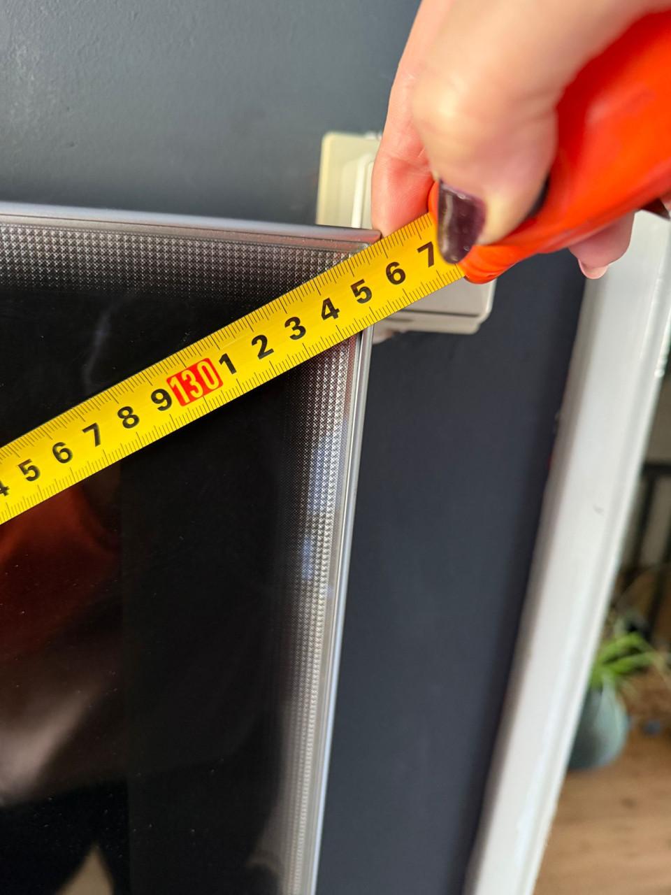 Toshiba TV met muurbeugel 136cm diagonaal L115 x B72