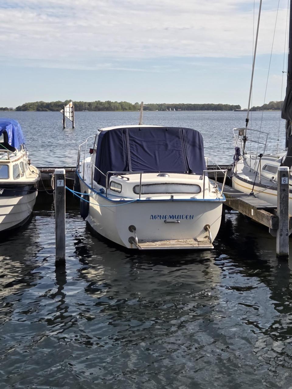 Albin 25