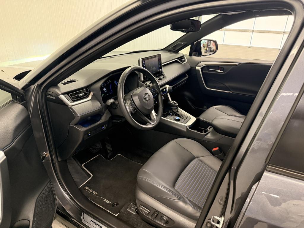 Toyota Rav4 2.5 hybrid awd bi-tone| jbl| achtr.camera| adapt.cruise