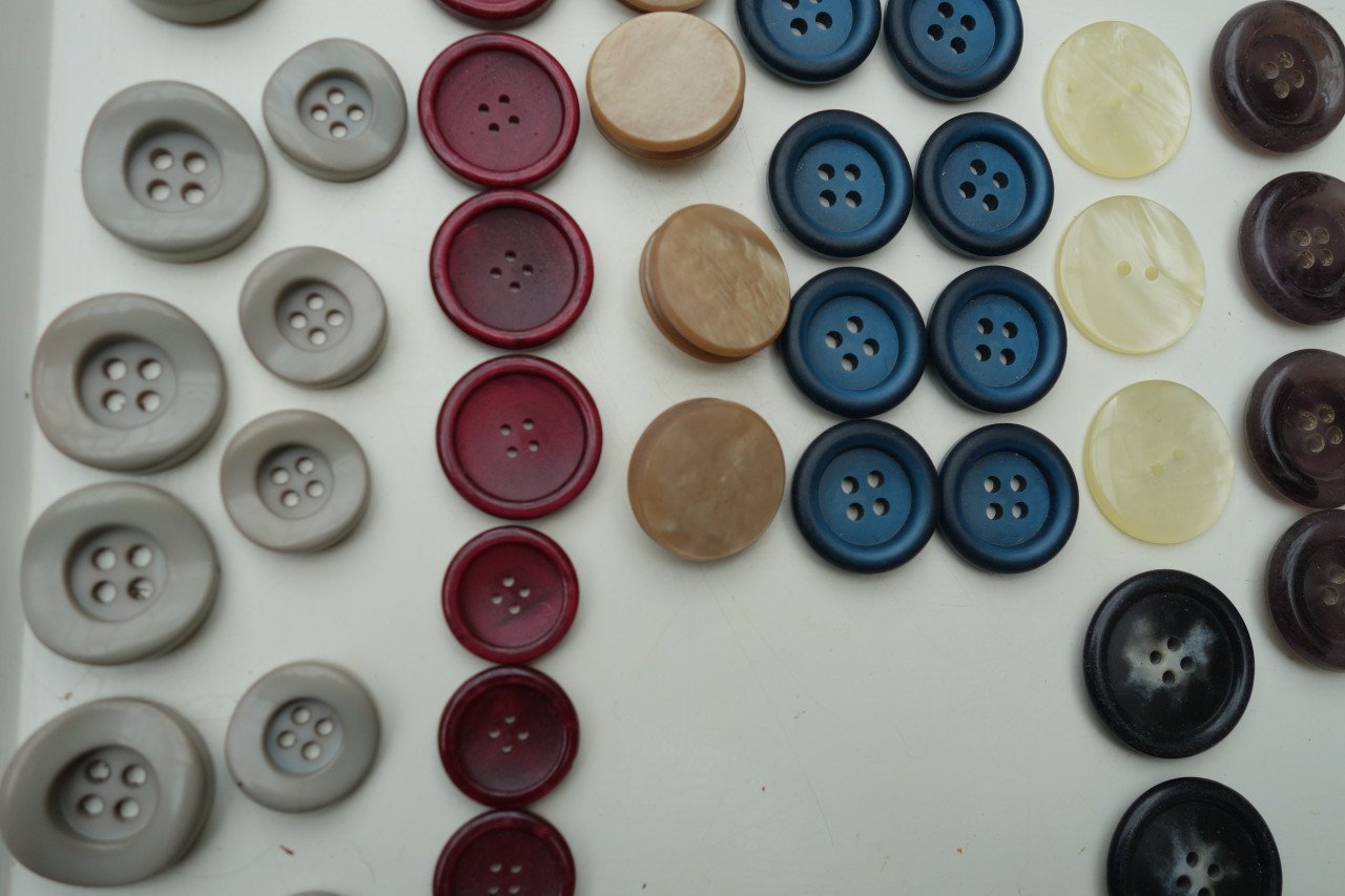 Assortiment van 50 unieke vintage knopen