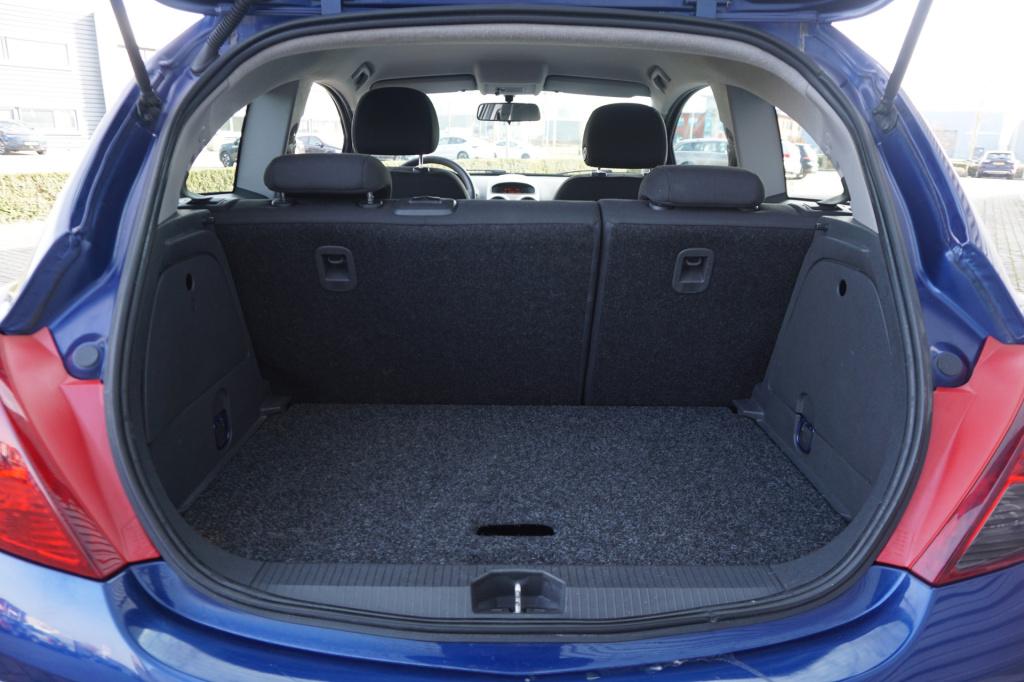 Opel Corsa 1.4-16v cosmo airco / elektr. ramen / lm velgen / nap