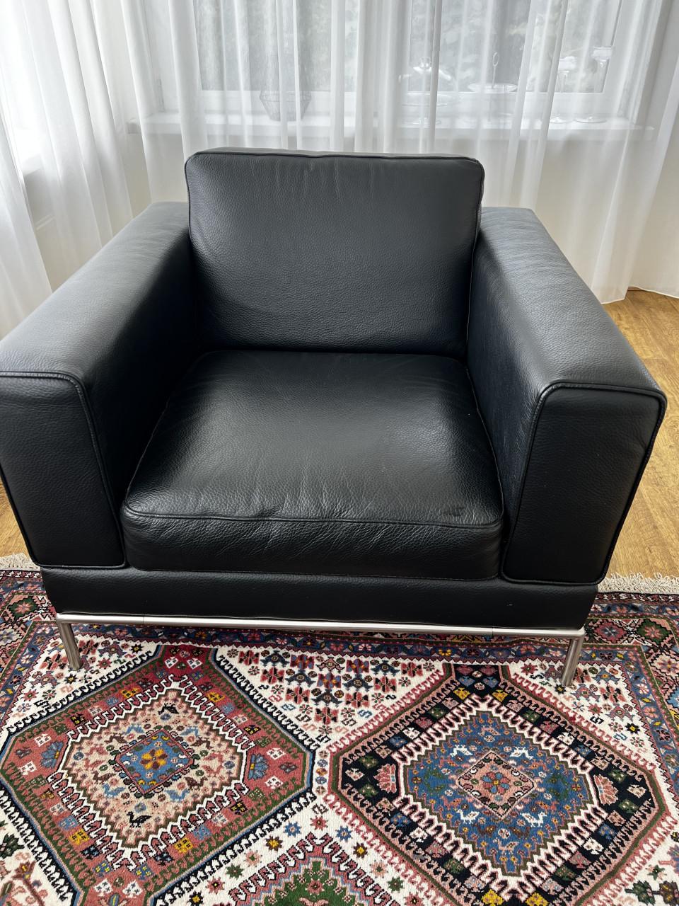 2 Fauteuils zwart leer in nieuwstaat